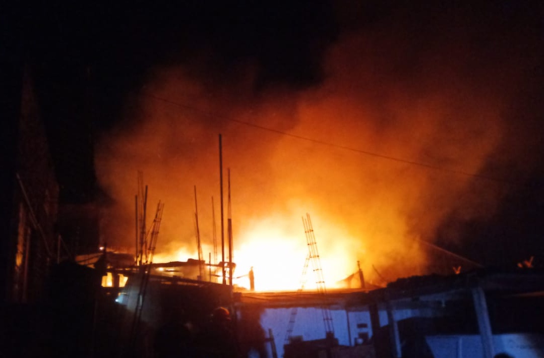 Polsek Karangpawitan Mendatangi Lokasi Kebakaran