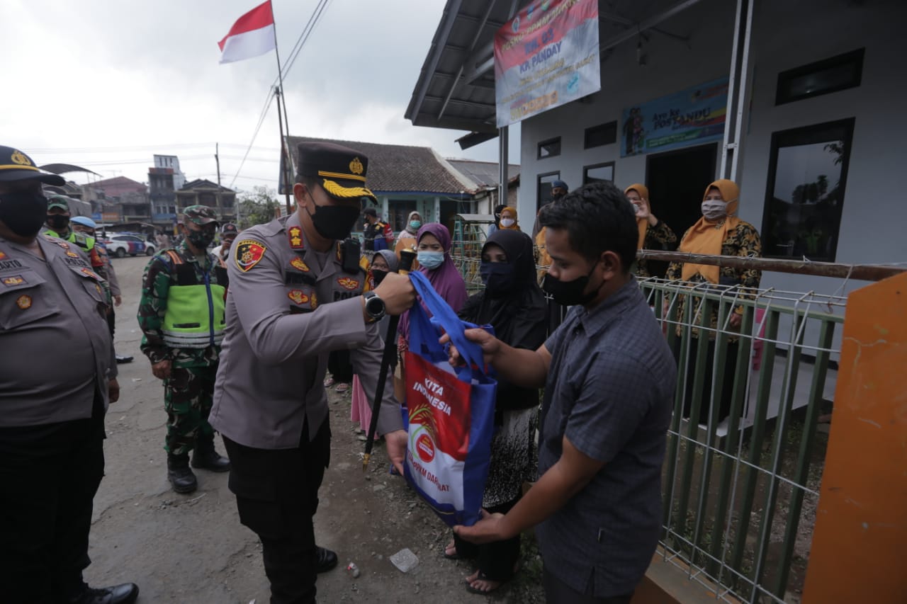 Warga Kecamatan Cisompet Berterimakasih Atas Bantuan Sosial Kapolres Garut