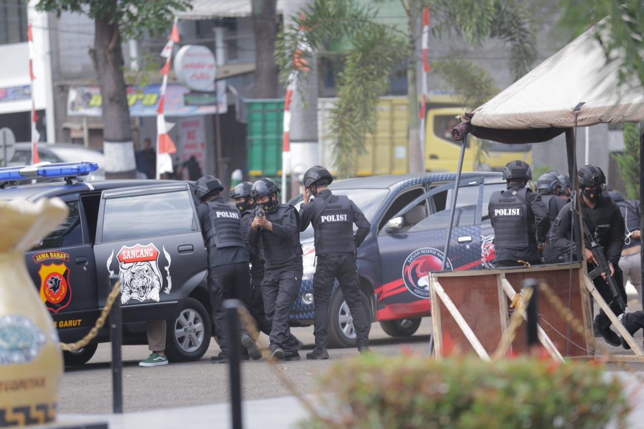 Simulasi ( Peragaan ) Tim Taktis Pencegahan Gangguan Kamtimbas, Narkoba dan Premanisme ( SANCANG ) Polres Garut