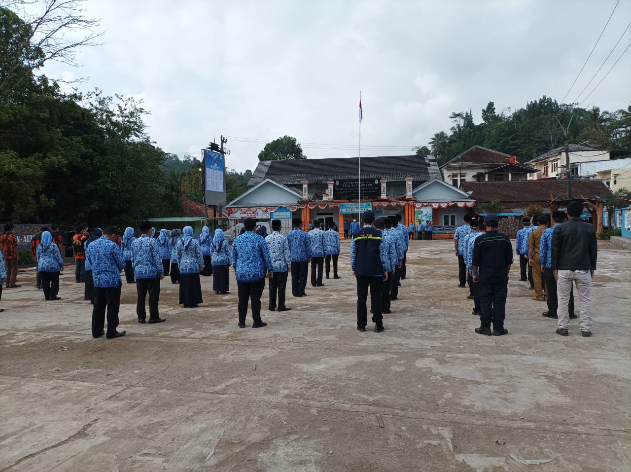 POLSEK BANJARWANGI PERINGATI HARI KESAKTIAN PANCASILA BERSAMA FORKOPIMCAM BANJARWANGI SECARA KHIDMAT