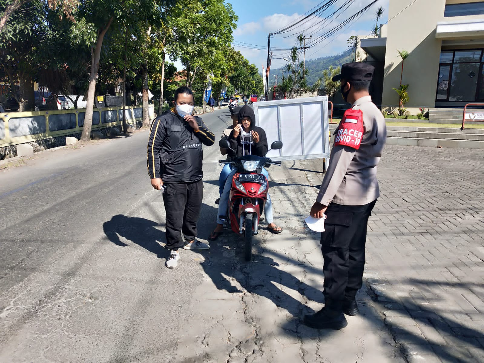 KAPOLSEK TAROGONG KALER PIMPIN KEGIATAN GABUNGAN OPS YUSTISI PENEGAKAN DISIPLIN PATUH PROKKES