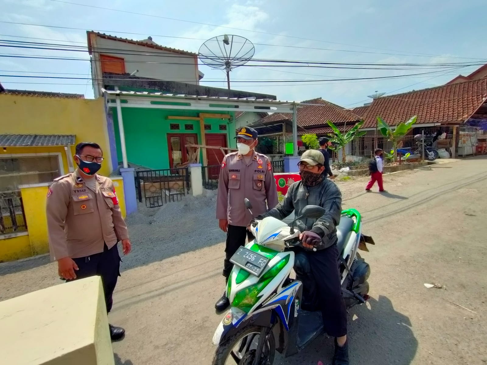 PPKM Kab.Garut NAIK LAGI KE LEVEL 3 POLSEK BAYONGBONG TINGKATKAN PENEGASAN HUKUM PROKKES