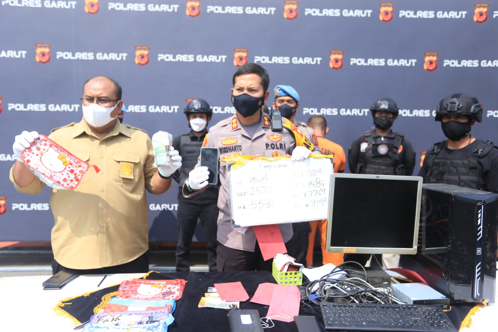 KAPOLRES GARUT GELAR PRESS RELEASE KEBERHASILAN TIM SANCANG DAN SATRESKRI POLRES GARUT UNGKAP TINDAK PIDANA PERJUDIAN