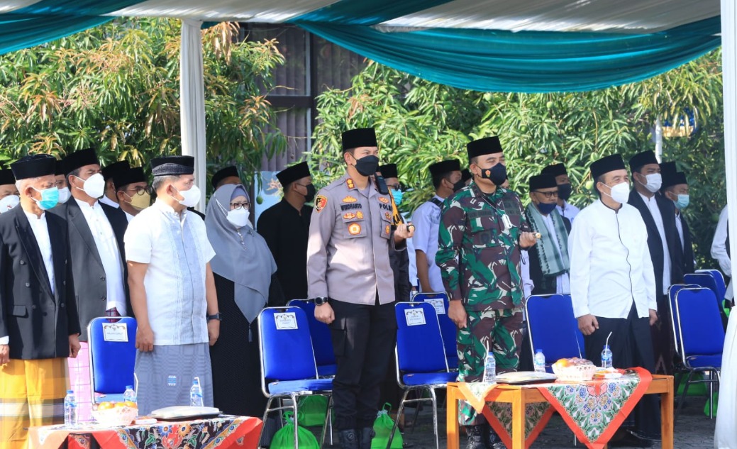 KAPOLRES GARUT  HADIRI KEGIATAN UPACARA HARI SANTRI NASIONAL TAHUN 2021 DI SETDA KAB. GARUT