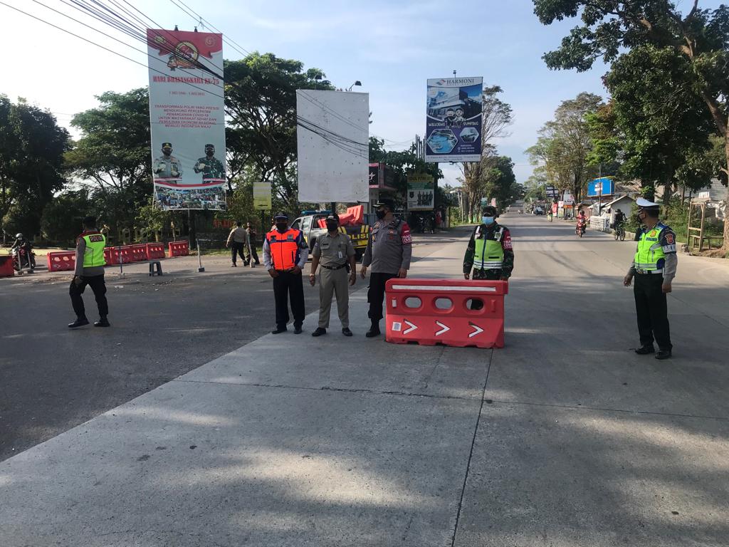 JAJARAN POLSEK BANYURESMI POLRES GARUT LAKSANAKAN GIAT PENGAMANAN BALAP SEPEDA KEJURNAS 2021