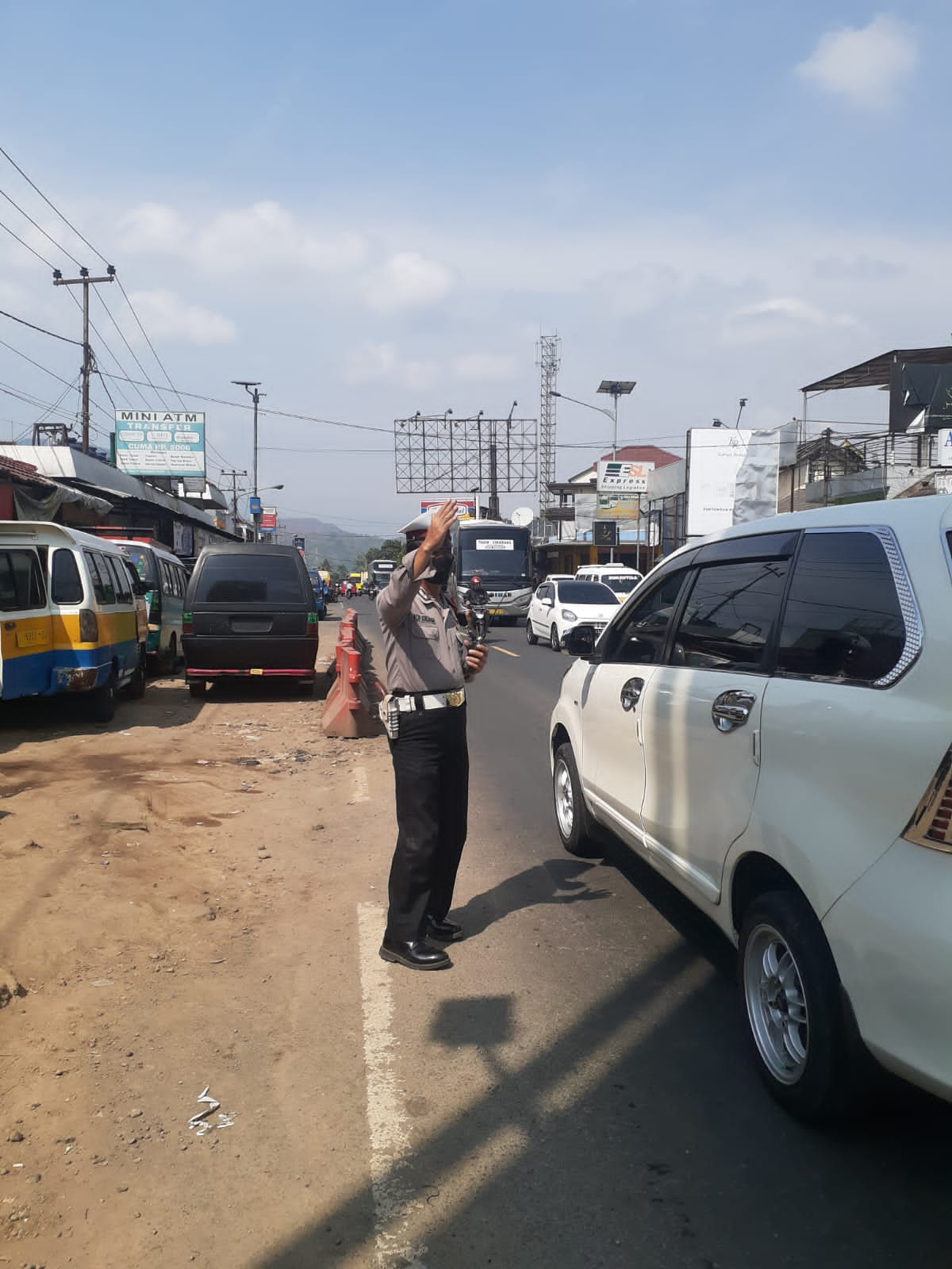 POLSEK LIMBANGAN LAKSANAKAN GIAT KAMSELTIBCAR LANTAS DAN DIKMAS DI SEPUTARAN PASMOD/TERMINAL LIMBANGAN