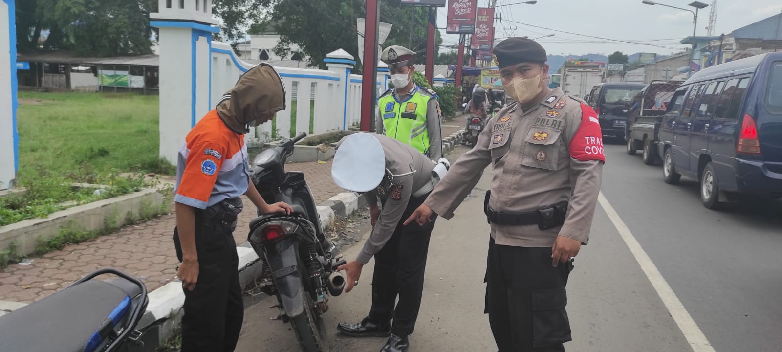 POLSEK LIMBANGAN TERTIBKAN PENGGUNA KNALPOT BISING