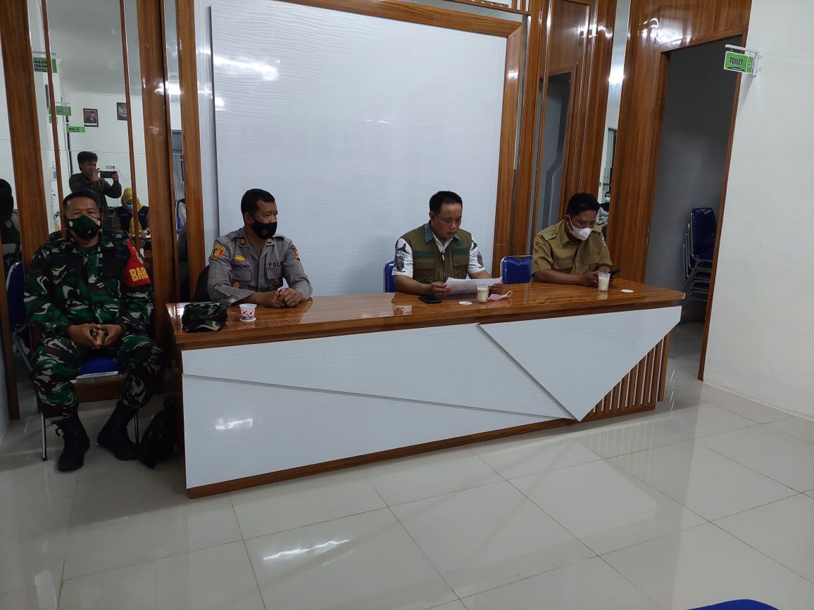 POLSEK SINGAJAYA LAKSANAKAN RAPAT EVALUASI DAN PERCEPATAN VAKSINASI DI WILAYAH KECAMATAN SINGAJAYA KAB. GARUT