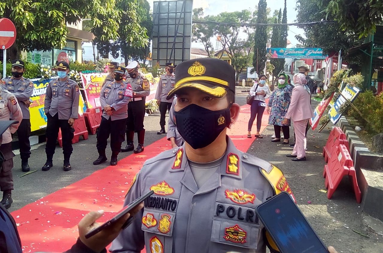 KAPOLRES GARUT MENINDAKTEGASI ANGGOTANYA YANG TIDAK PATUH DAN LANGGAR KODE ETIK