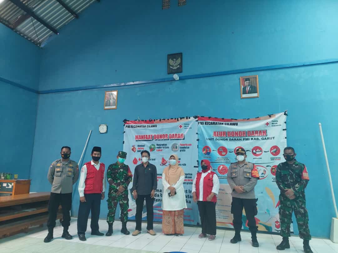 POLSEK CILAWU PANTAU LANSUNG GIAT  BAKTI DONOR DARAH PMI DI KECAMATAN CILAWU KAB. GARUT