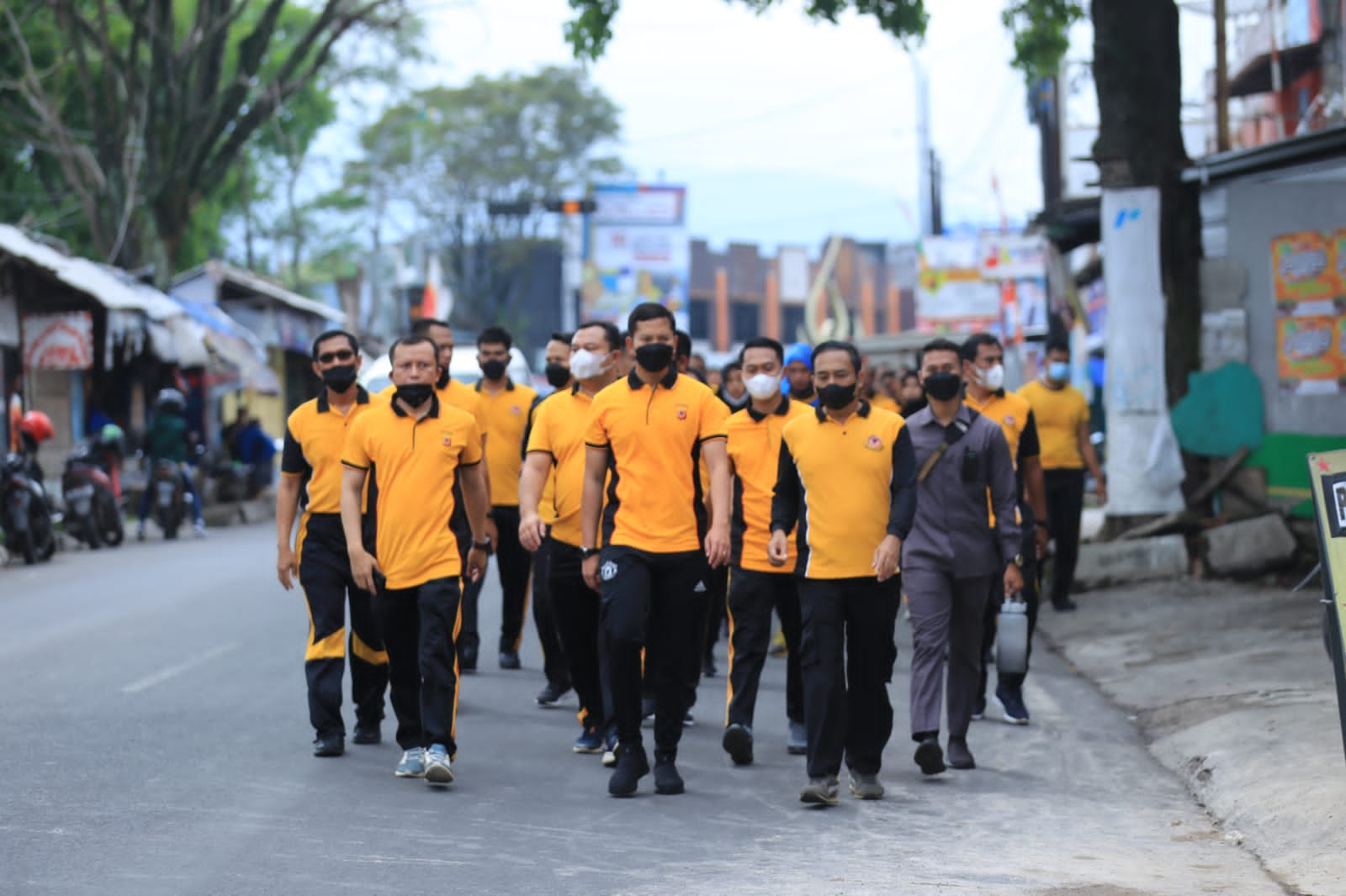 TINGKATKAN KEBUGARAN FISIK POLRES GARUT LAKSANAKAN OLAHRAGA BERSAMA