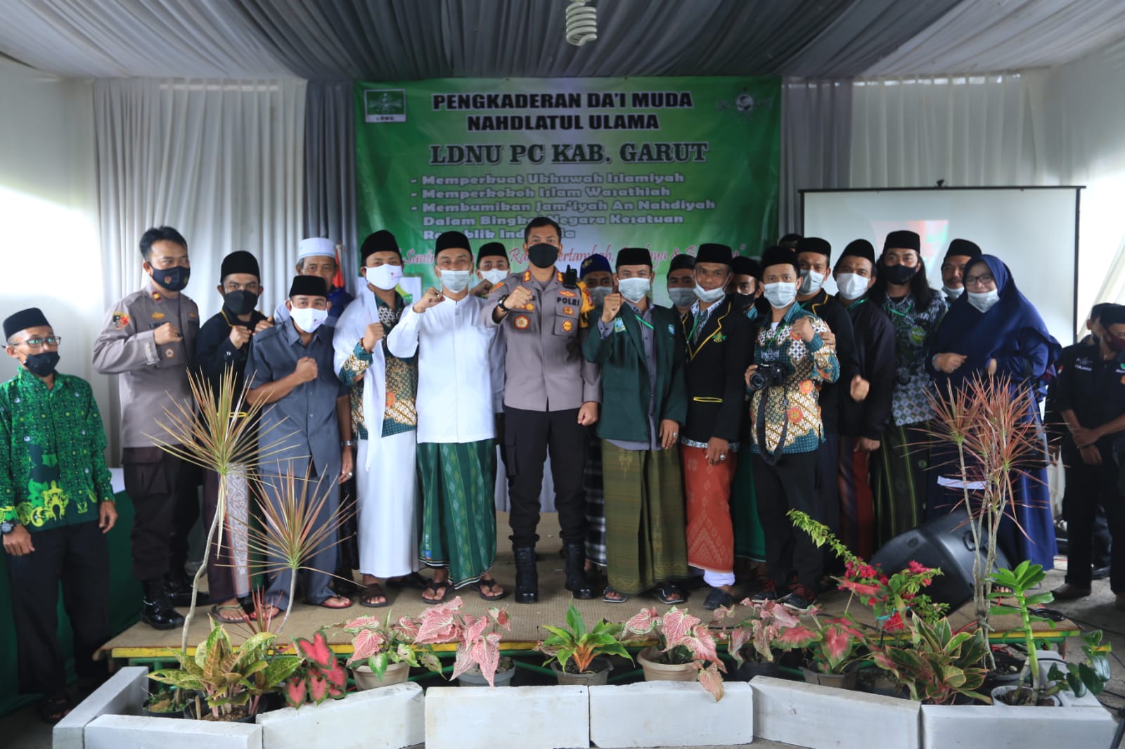 KAPOLRES HADIRI KEGIATAN PENGKADERAN DA’I SE-WILAYAH GARUT SELATAN DI PONPES NIJAMIYAH LIUNGGUNUNG DS. HANJUANG KEC. BUNGBULANG KAB. GARUT