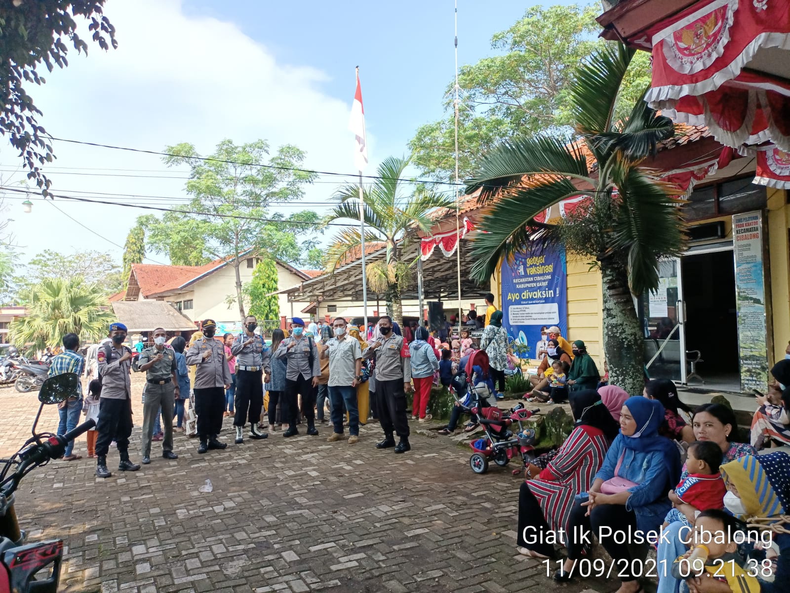 KAPOLSEK CIBALONG BIDIK LANSIA DI GERAI VAKSIN PRESISI TNI-POLRI