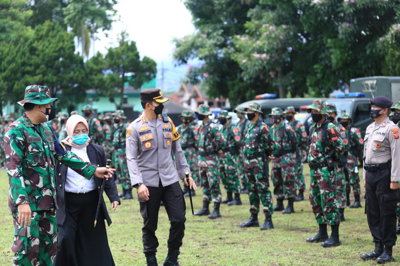 KAPOLRES GARUT MENGHADIRI KEGIATAN UPACARA PERINGATAN HARI PAHLAWAN NASIONAL