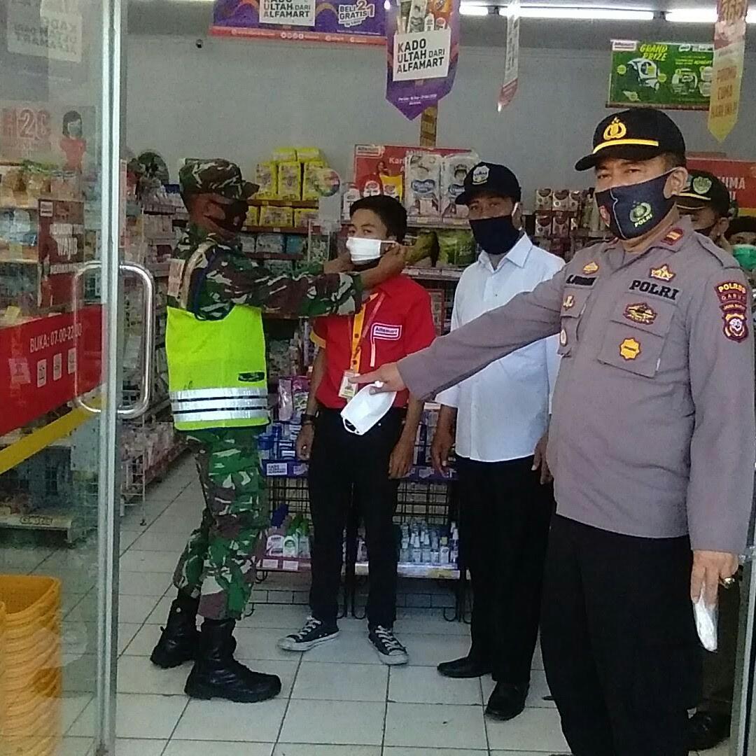 POLSEK CISOMPET PATROLI HIMBAU MASYARAKAT AGAR PATUHI PROKES