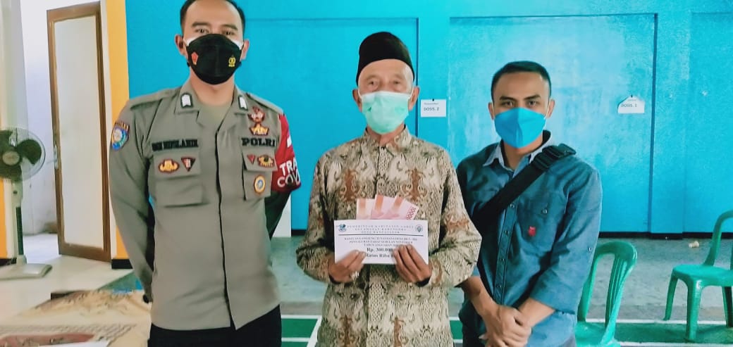 POLSEK KADUNGORA MELAKSANAKAN PENYULUHAN BANTUAN LANGSUNG TUNAI DANA DESA (BLT-DD) SERTA PELAKSANAAN VAKSINASI BAGI WARGA