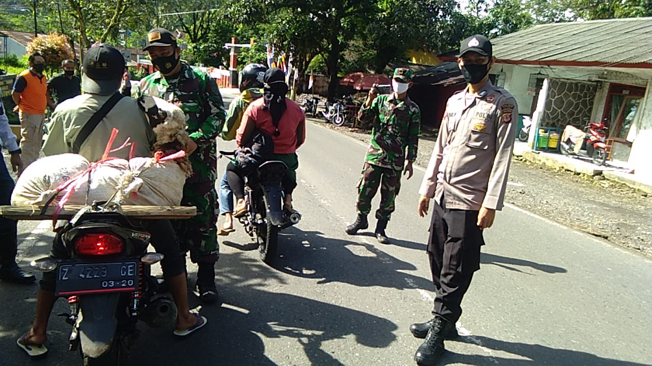 KEGIATAN OPS YUSTISI DI JL RAYA GARUT- PAMEUNGPEUK TERUS DIGELAR GUNA CEGAH PENYEBARAN COVID-19