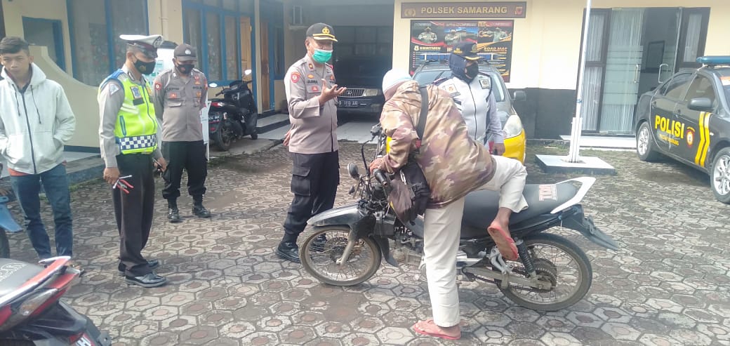 POLSEK SAMARANG TERJUN LANGSUNG LAKSANAKAN PENERTIBAN KNALPOT BISING DI WILAYAH POLSEK SAMARANG KAB. GARUT