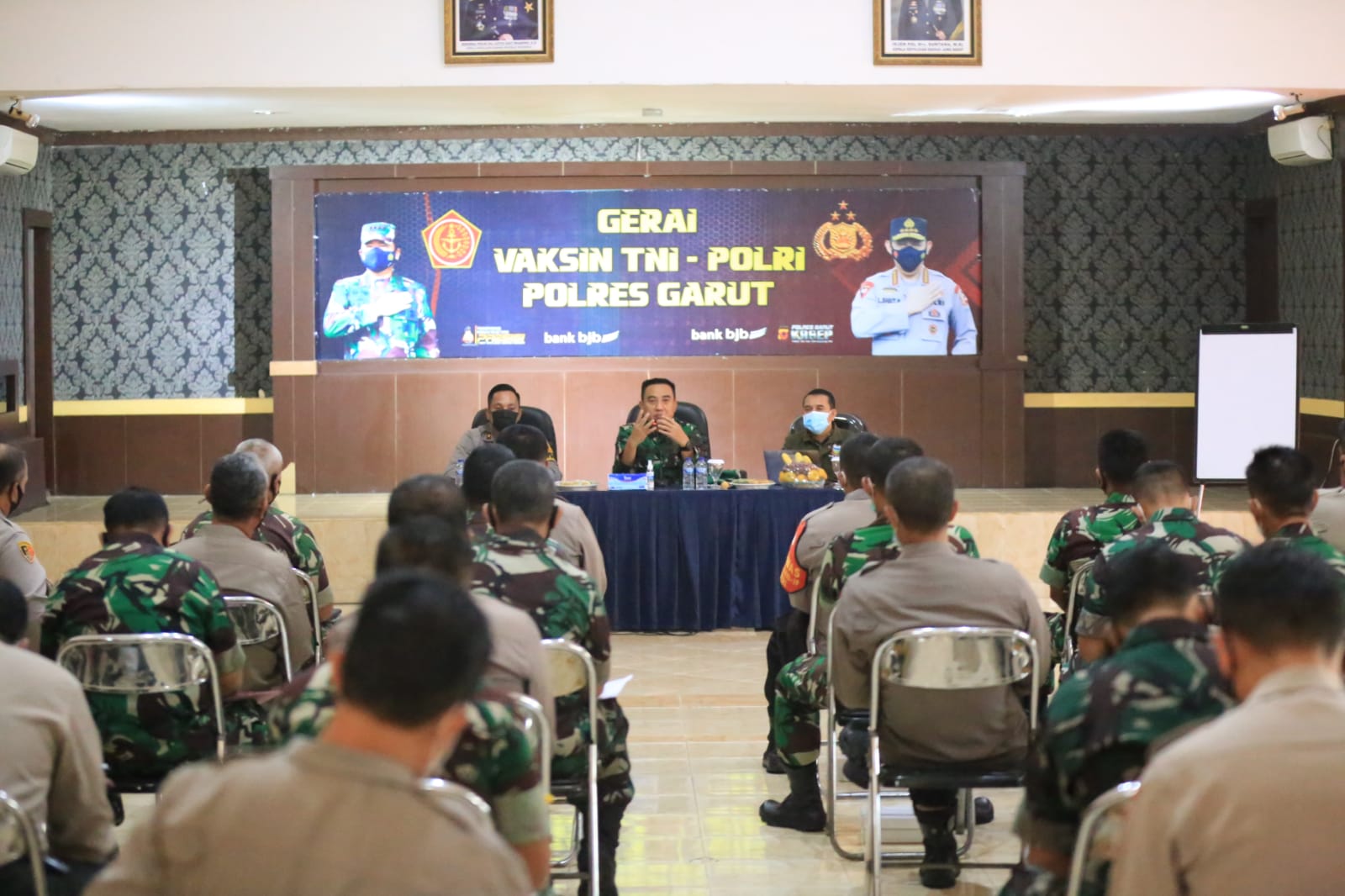 WAKA POLRES GARUT TELAH MELAKSANAKAN KEGIATAN ARAHAN KEPADA PARA KAPOLSEK DAN DANRAMIL DALAM RANGKA PERCEPATAN VAKSINASI DI WILAYAH KAB. GARUT