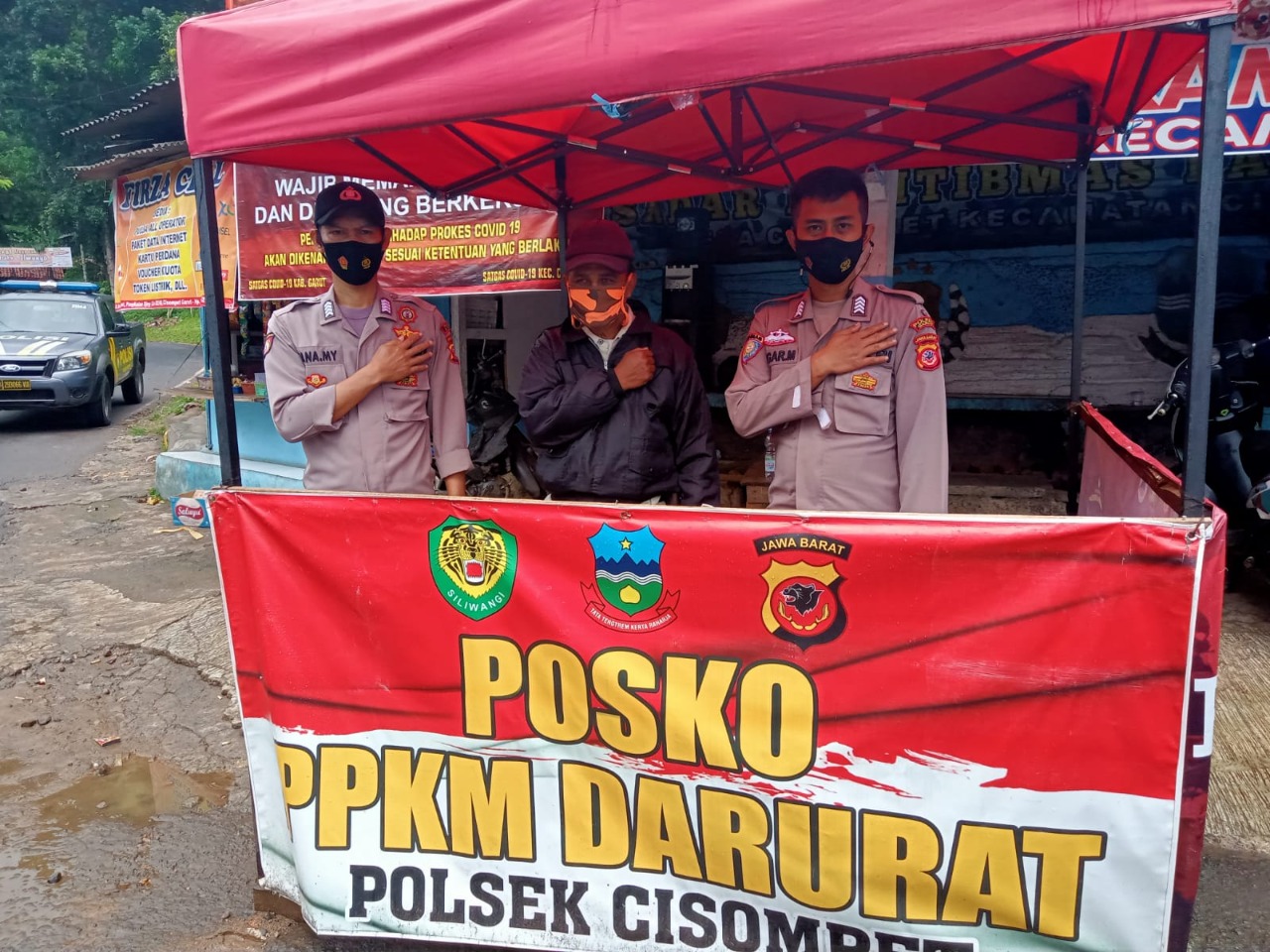 POLSEK CISOMPET BERIKAN HIMBAUAN PROKES DAN BAGIKAN MASKER DI PASAR RAKYAT DALAM RANGKA PPKM LEVEL 2