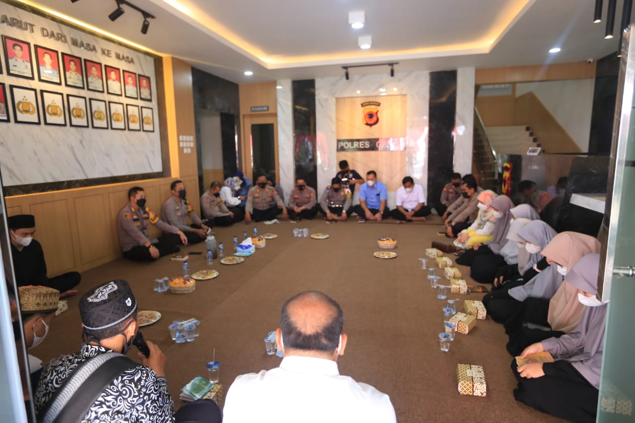 POLRES GARUT MELAKSANAKAN KEGIATAN PJU DALAM RANGKA PENGAJIAN BERSAMA ANAK YATIM