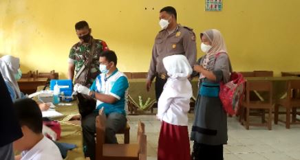 Polsek Tarogong Kaler Mendampingi 367 Orang Warga Yang Melaksanakan Vaksinasi.