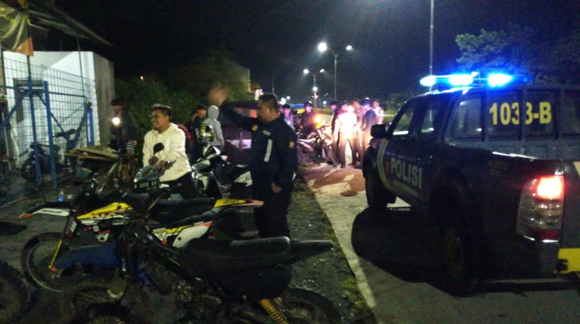 Polsek Tarogong Kaler Bubarkan Konvoi Remaja